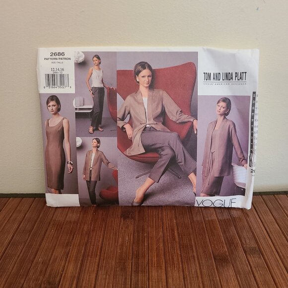 Vintage Vogue Guy Laroche/Tom and Linda Platt Patterns - Picture 7 of 10